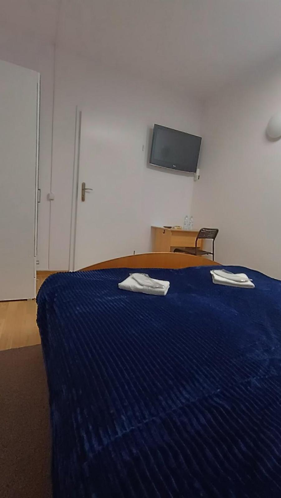 Saska Ochota Forest Guest House Warszawa Eksteriør billede